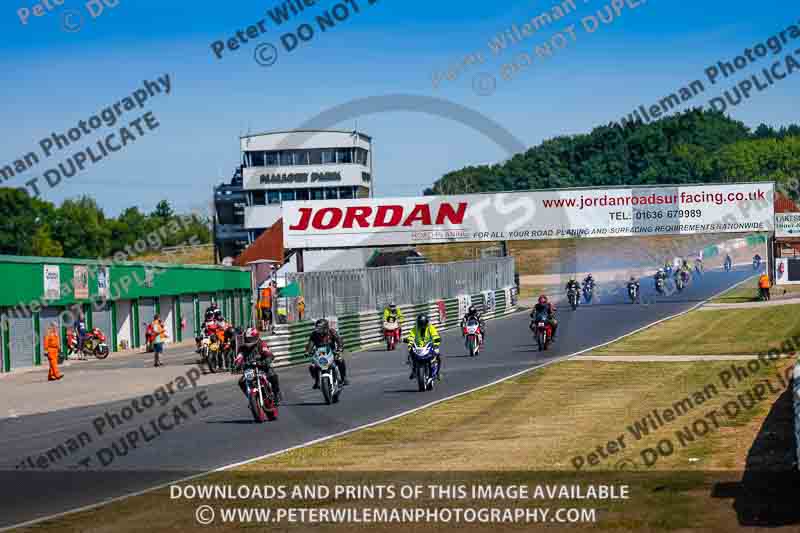 Vintage motorcycle club;eventdigitalimages;mallory park;mallory park trackday photographs;no limits trackdays;peter wileman photography;trackday digital images;trackday photos;vmcc festival 1000 bikes photographs